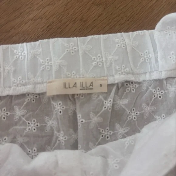 ILLA ILLA White Floral Lace skirt. NWT - Picture 3 of 4